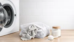 Så tvättar du disktrasor och kökshanddukar utan att sprida bakterier i resten av tvätten